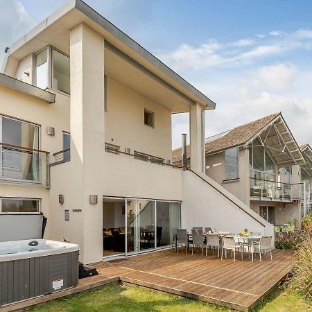 Cotswolds Lakehouse, With Hot Tub & Spa Access, Lower Mill Estate Somerford Keynes Extérieur photo