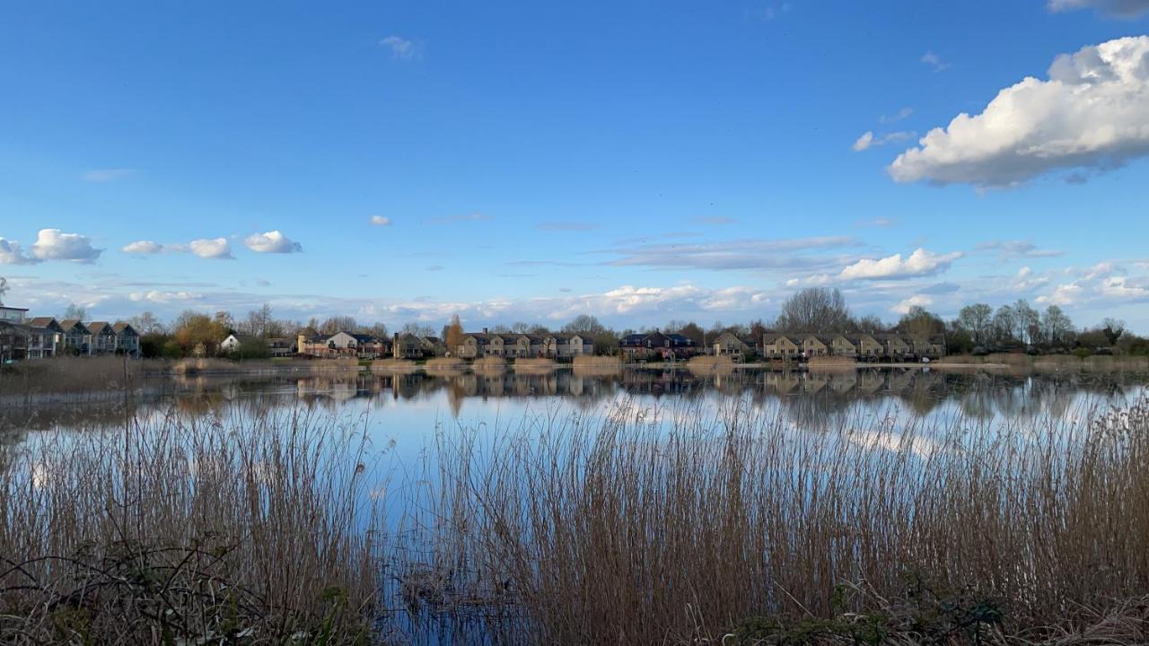 Cotswolds Lakehouse, With Hot Tub & Spa Access, Lower Mill Estate Somerford Keynes Extérieur photo